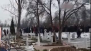 Първо в БЛИЦ! Турска телевизия показа сърцераздирателно ВИДЕО и СНИМКИ от погребението на Дамла