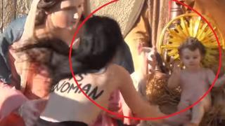 Голата Алиса направи нещо потресаващо във Ватикана (ВИДЕО 18+)