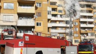 Адски пожар се разяри в жилищен блок в Монтанско (СНИМКА)