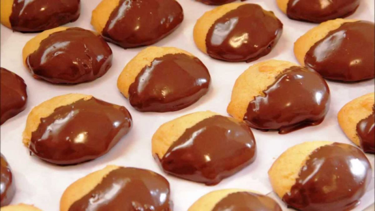 Няма друга такава вкусотия, ще си оближете пръстите с тази рецепта за меденки със сладко