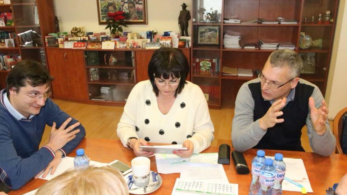 Първо в БЛИЦ! Нинова обяви какво е свършила в последния работен ден за 2017-а (СНИМКИ)