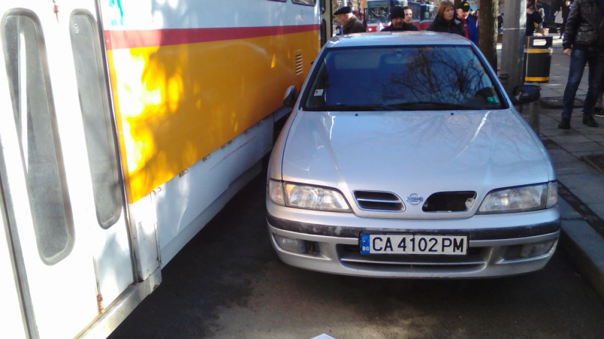 Ексклузивно и първо в БЛИЦ! Келеш сътвори най-голямата глупост в центъра на София (СНИМКИ)