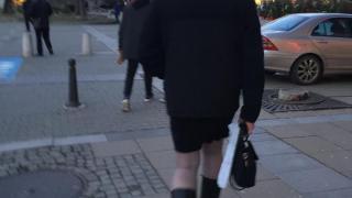 Първо в БЛИЦ: Този индивид на средна възраст втрещи столичани (СНИМКА)