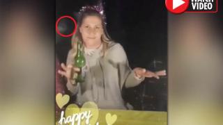 Купонджии останаха ужасени от това, което камерата улови зад гърба им по време на къмпинг (ВИДЕО)