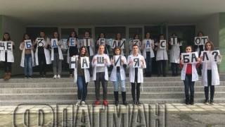 Всяка учителка си мечтае за такива деца! ВИДЕО запечата какво направиха ученици от елитна бургаска гимназия за класната си