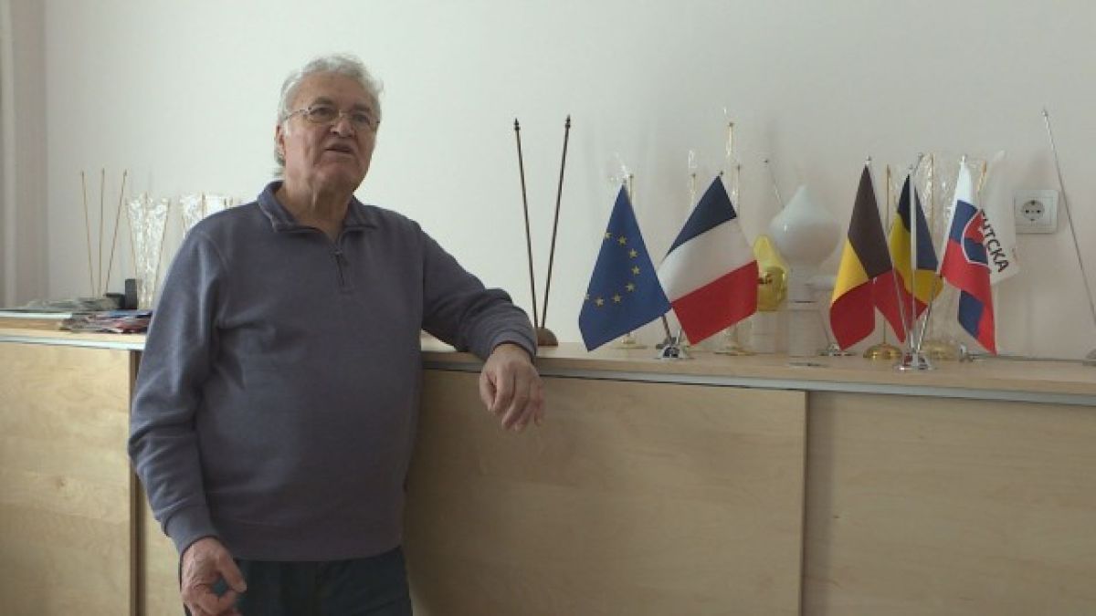 Стана ясно кой майсторът, ушил знамената за европредседателството