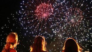 Милиони хора в Европа и САЩ посрещат 2018-а под звездите (Видео)