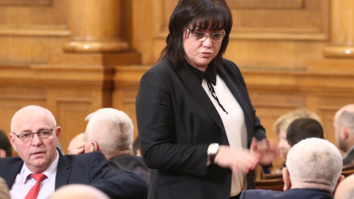 Няма край: Ново произшествие на пътя с Корнелия Нинова! 