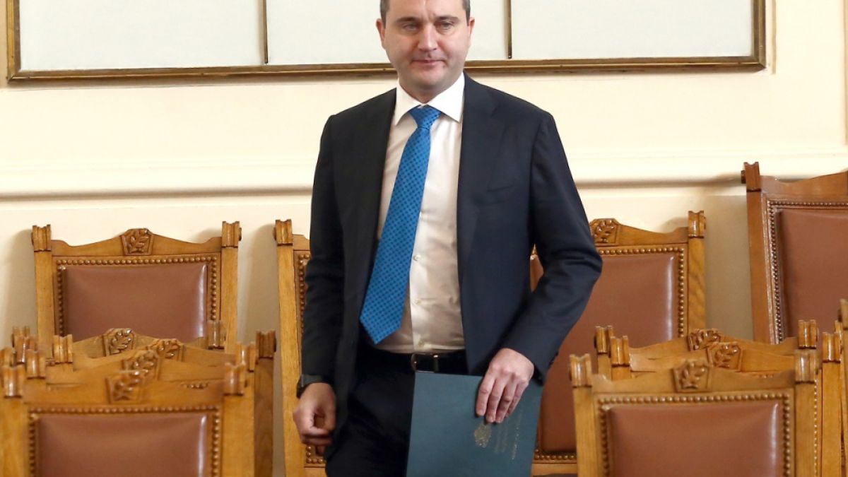 Горанов е поискал обяснение за драстичните разминавания в сметките на НЗОК