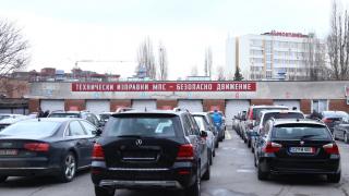 Забраняват десния волан, глобяват с 500 лв. шофьор, ако сам си ремонтира колата