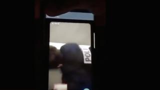 Зверство! Младежи пребиха брутално полицайка във Франция (ВИДЕО 18+)