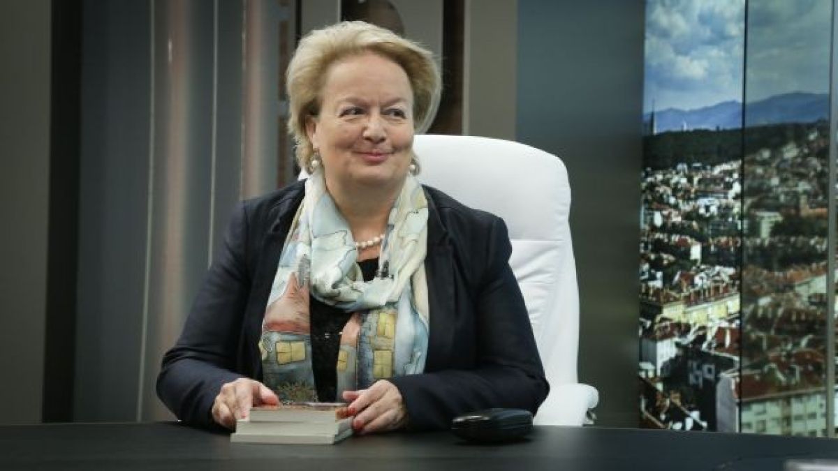 Алена с важни съвети към Радев, Борисов, Нинова и Симеонов за новата година