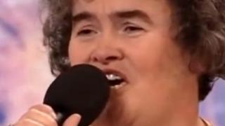 Когато излезе на сцената, всички започнаха да се смеят! 8 години по-късно изглежда така и има 33 милиона долара (СНИМКИ/ВИДЕО)