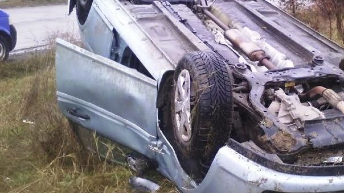 Млад шофьор изтърва колата в новозагорско село и се случи най-лошото 