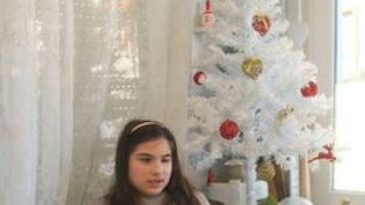 Люси, която мечтае да стане майка, се нуждае от животоспасяваща операция