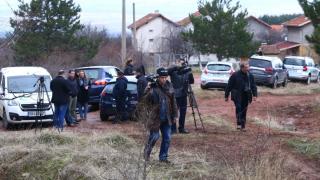Версия с дъх на дрога и килъри от Косово за касапницата в Нови Искър