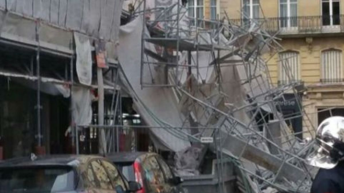 Невижданата стихия "Елинор" опустошава Западна Европа (СНИМКИ/ВИДЕО)