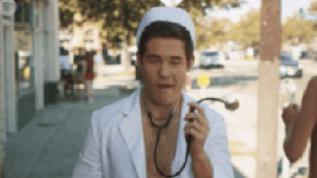 Бежанецът Али се преоблече като медицинска сестра, за да изнасили бременна италианка в родилното