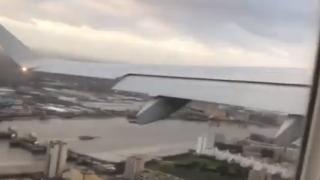 ВИДЕО: Какво се случва в самолет на British Airways заради урагана Елинор (ВИДЕО)