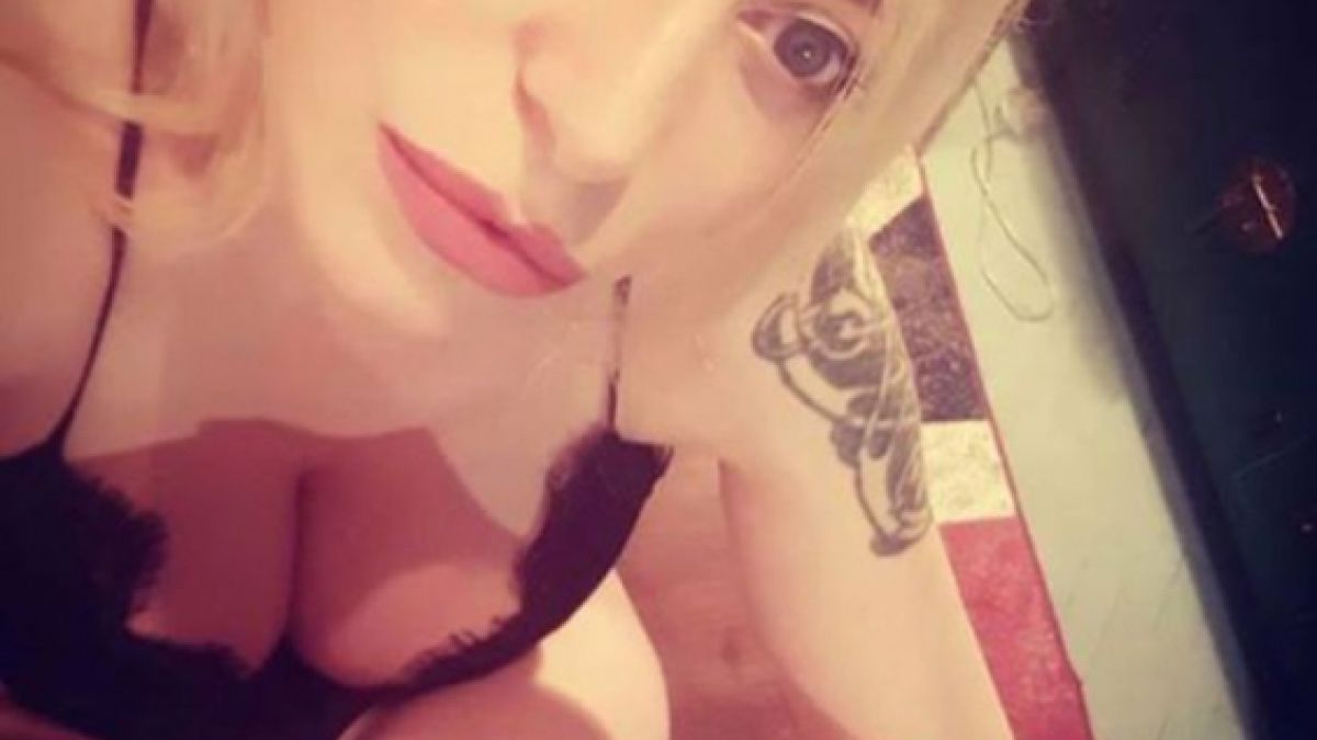Първо в БЛИЦ! Ваня Щерева показа изобилна гола плът (СНИМКИ 18+)