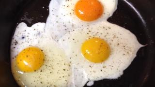Можете ли да направите разликата между тези яйца, тя е много важна? (СНИМКИ/ВИДЕО)