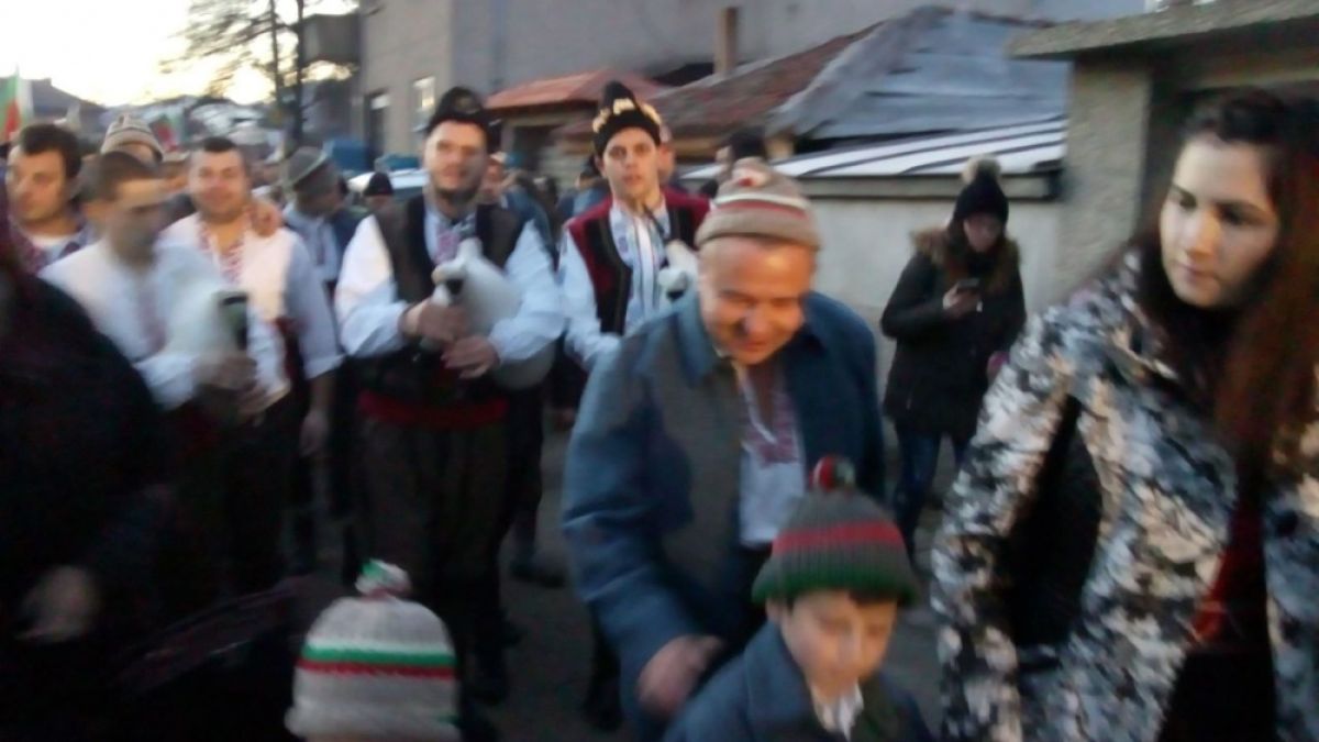 Уникално зрелище навръх Богоявление в Калофер! Градът на Ботев празнува (СНИМКИ)