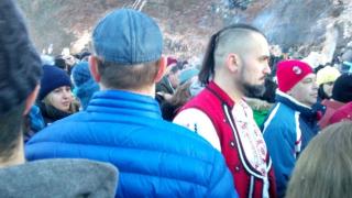Бой на мъжкото хоро в Калофер (СНИМКИ)