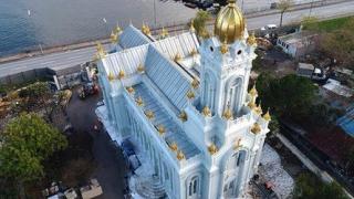 Красотата на желязната църква "Св. Стефан" в Истанбул, събрана в няколко СНИМКИ