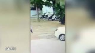 Шахта пропадна под краката на дете, то загина (ВИДЕО)