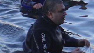Почерпен смелчага се полакоми за 40 лв, скочи в ледените води на Арда и без малко да стане най-лошото (СНИМКИ)