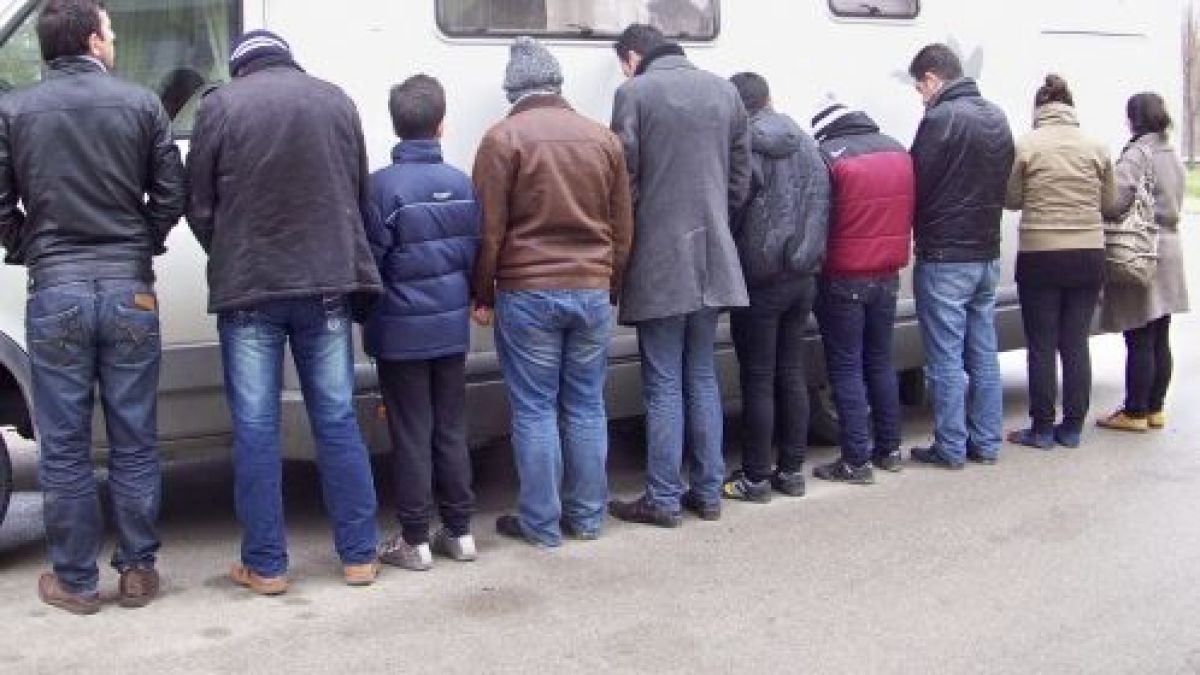 В Гърция заловиха нашенка, шофирала бус с бежанци 