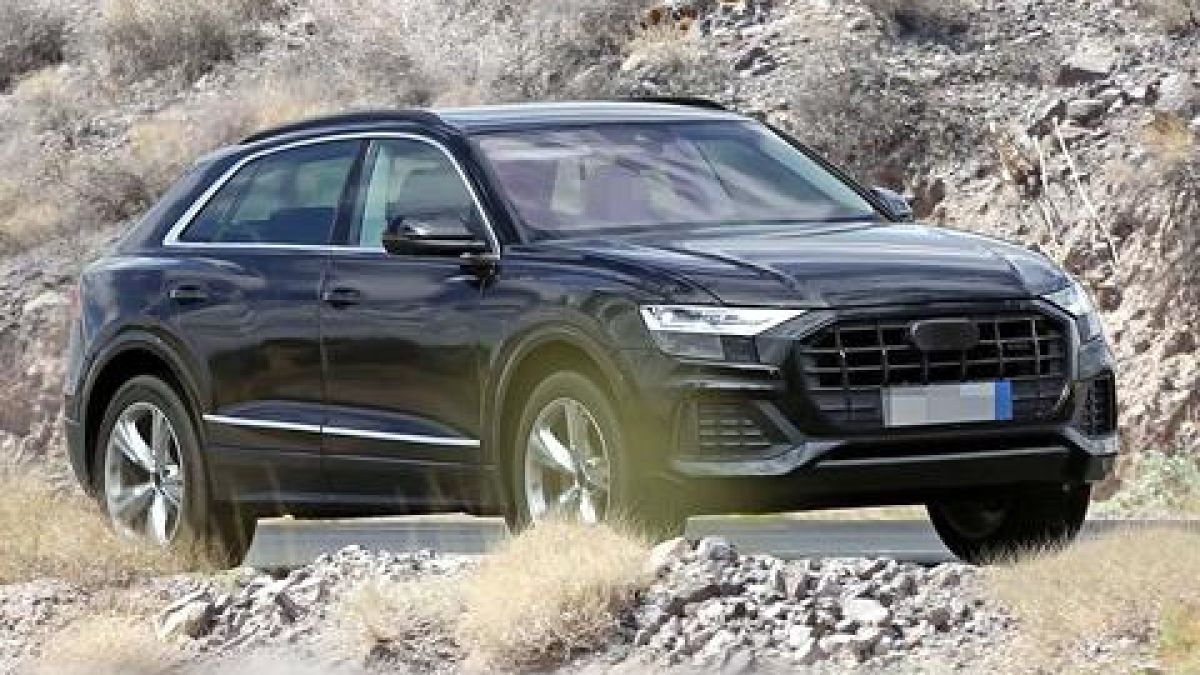 Спипаха Audi Q8 без камуфлаж (СНИМКИ)