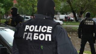 Маскирани спецполицаи окупираха блок в бургаския „Меден рудник” след сигнал за отвлечен мъж! Когато нахлуха на адреса... 