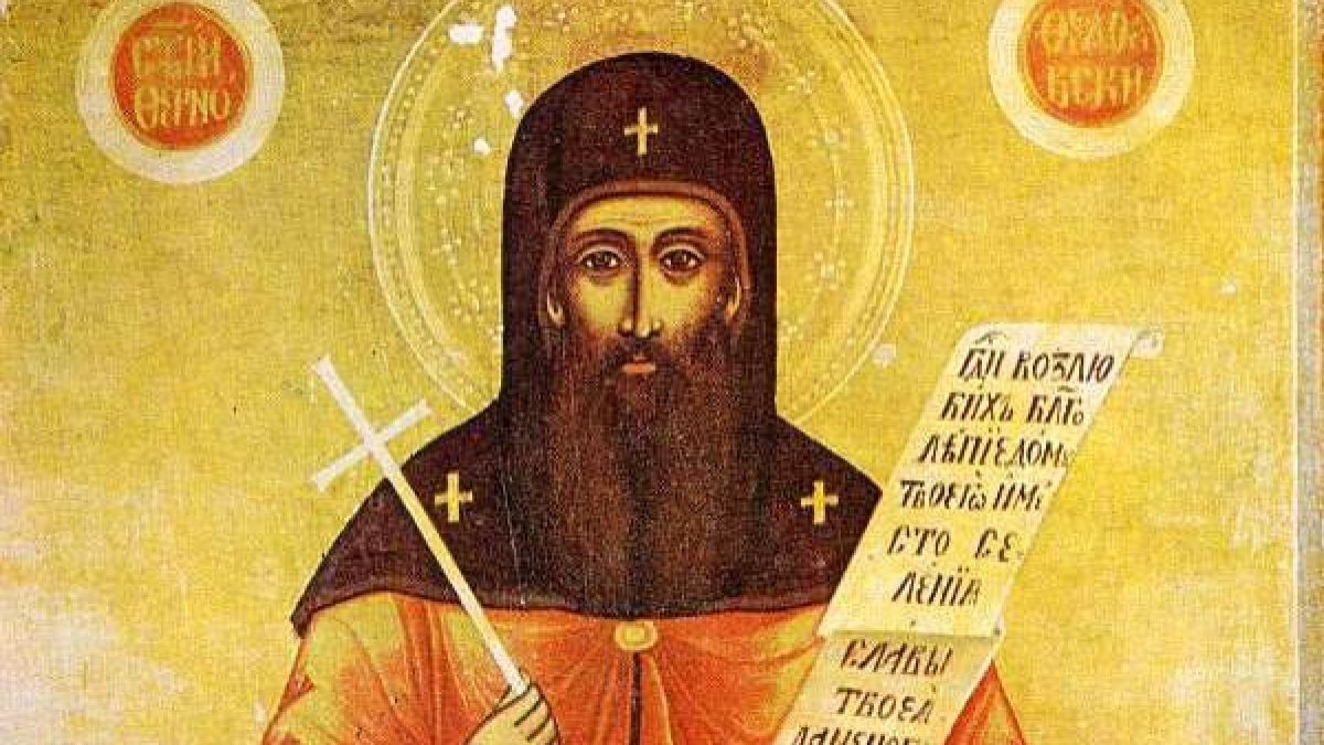  Три красиви имена черпят днес, почитаме светец, известен като Началникът на общежитието