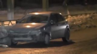 Идиоти решиха да правят тройка в движещ се автомобил и ето каква катастрофа направиха (ВИДЕО)
