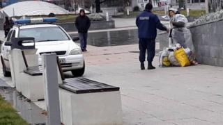 Екшън в центъра на Бургас! Жена крещи на деца: Ще убия един от вас и няма кой да ви спаси!