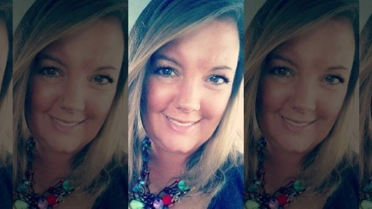 Учителка гони мъжа и децата на втория етаж, за да мърсува с ученици на първия (ВИДЕО/СНИМКИ)