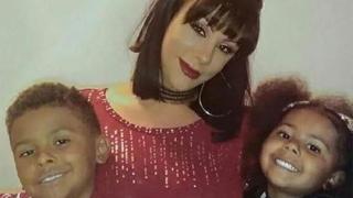 Майка закла двете си деца, от които се опитала да направи звезди в YouTube (СНИМКИ/ВИДЕО)