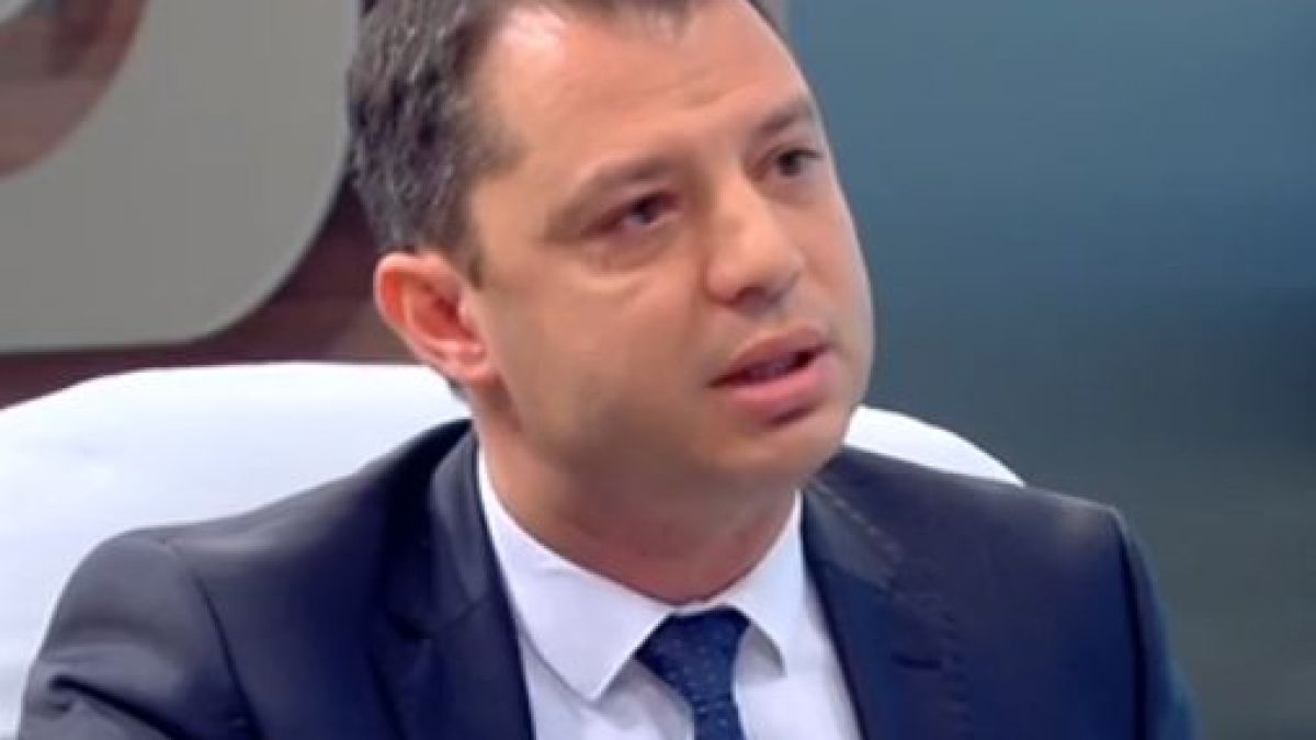 Страшен скандал! Делян Добрев с ДОКУМЕНТИ и СНИМКИ обвини Елена Йончева във връзки с Цветан Василев, трима бизнесмени и чужди служби