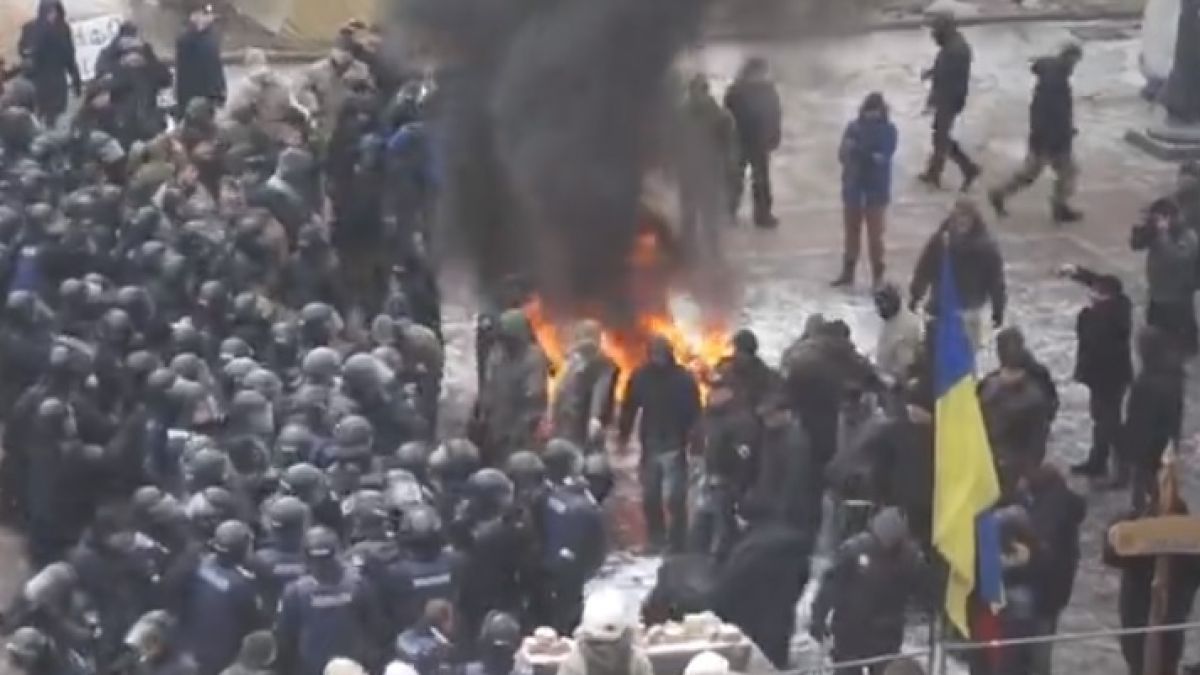 В Киев е страшно – леят се кръв и тупаници на поразия (ВИДЕО)