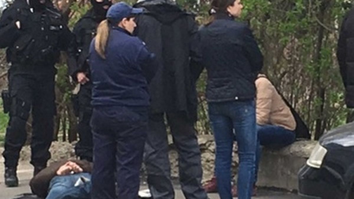 Спряха шофьор за рутинна проверка в Айтос, но ето на какво се натъкнаха в багажника на колата му