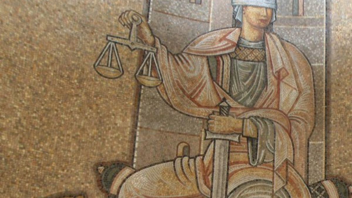 Шофьор нападна и псува полицай, но си изпати жестоко