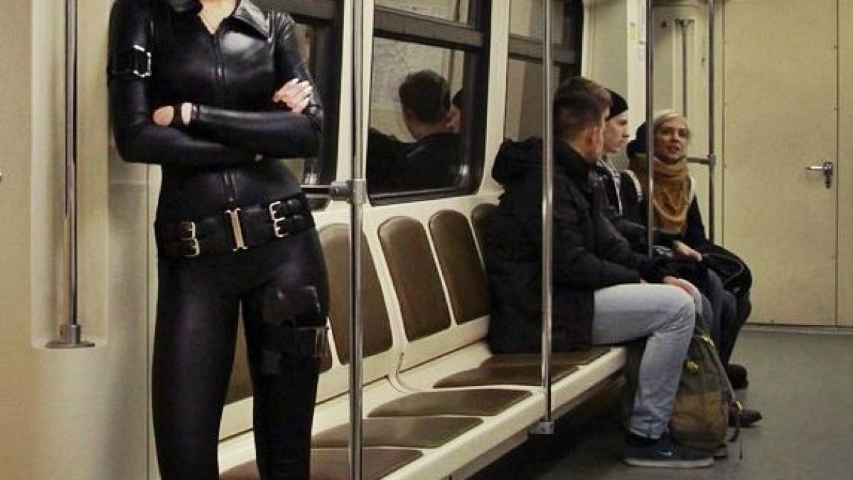 Хора от подземния свят или необичайните пътници в руското метро (СНИМКИ)