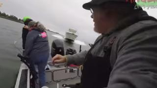 Рибари се спасиха на косъм от връхлитащ ги катер (ВИДЕО)