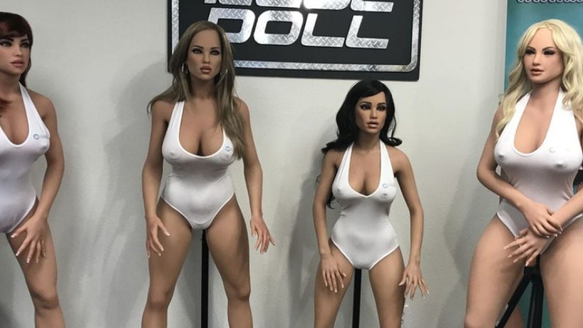 Хармъни не е само секс робот, може да бъде и ваша приятелка (СНИМКИ 18+)