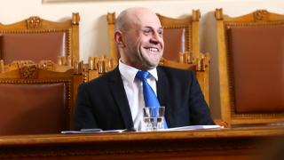Мрежата прегря заради наръчник на вицепремиера Дончев
