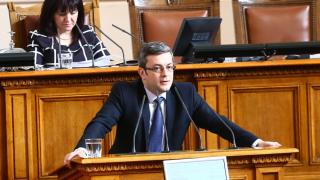 Тома Биков обясни какво е готов да направи президентът с правителството