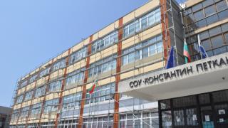 Деца в бургаско училище обядват на студа, родителите бесни, а причината... 