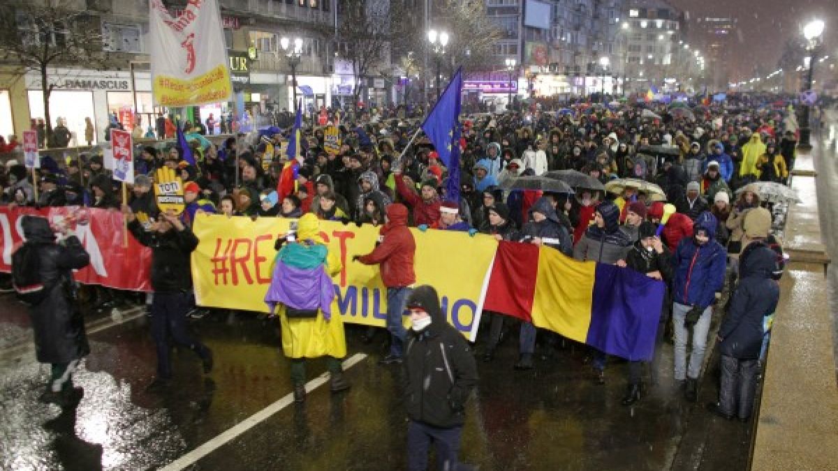 Над 30 000 румънци на улицата: Не на корупцията!