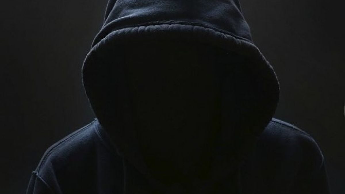 Терор в столичния "Люлин": От три години млад мъж с черна коса среща майки и деца в квартала и...